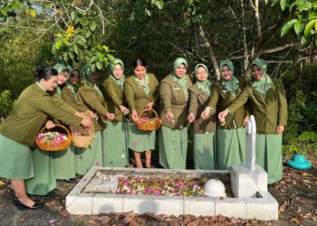 Memperingati HUT ke-80 ,Persit Kartika Chandra Kirana Kodim 1204/Sanggau Ziarah Rombongan