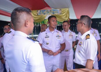 KOMANDAN RESIMEN KAVALERI 2 MARINIR LAKSANAKAN LAPORAN KORPS KENAIKAN PANGKAT