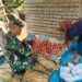 BERIKAN SEMANGAT, BABINSA KOMSOS KE PETANI JAMBU AIR DI WILAYAH BINAAN
