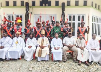 Pengamanan Humanis Babinsa Mapurujaya di Prosesi Ibadah dan Jalan Salib