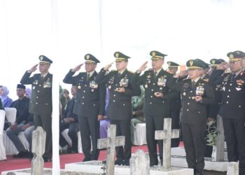 Pangdam IX/Udayana Hadiri Upacara Pemakaman Militer Prajurit Kodam IX/Udayana yang Gugur dalam Misi Perdamaian Dunia