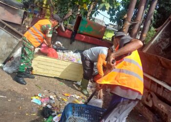 Hari Libur Minggu, Satgas Sampah Kodim 0502/JU Terus Bekerja Wujudkan Lingkungan Bersih
