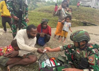 Pos Serambakon Yonif 751/VJS Gelar Anjangsana dan Pengobatan Gratis di Kampung Wanbakon