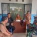KOMSOS BABINSA RAMIL 13/PST BERSAMA PERANGKAT AJAK BERIKAN LAYANAN DENGAN RAMAH