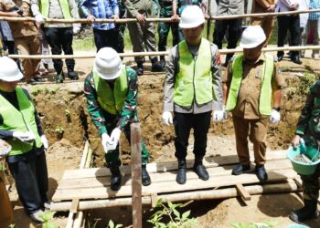 Kasdim 1204/Sanggau Hadiri Ground Breaking Jembatan Garuda di Desa Nanga Mahap