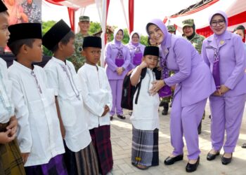 Ketua Umum Dharma Pertiwi Pimpin Kegiatan Bakti Sosial di Bekasi