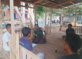 Jaga Kondusifitas Desa, Babinsa Mensanak Ajak Warga Aktif Laporkan Situasi Menonjol
