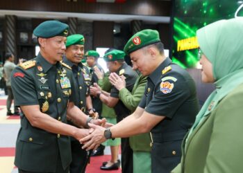 Pangkostrad Hadiri Sertijab tiga Pangdam dan Kapuskesad