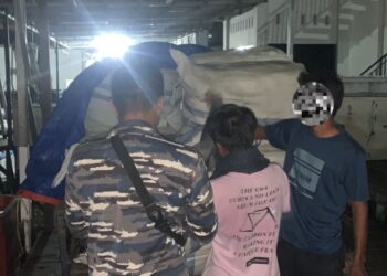 AKSI CEPAT TANGGAP TNI AL GAGALKAN PENYELUNDUPAN BALLPRESS DI TARAKAN