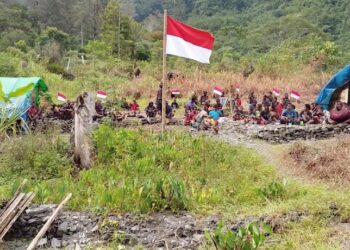 Koops TNI Habema Hadirkan Rasa Aman, Warga Distrik Kembru Kembali Pulang dan Kibarkan Bendera Merah Putih