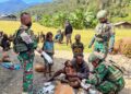 Tiga Warga Distrik Sinak Terluka Akibat Penembakan OPM, Dievakuasi dengan Bantuan TNI dan Warga