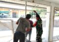 Nyaris Rampung! Babinsa Turun Tangan Pasang Kaca Gerai, Progres KDKMP Desa Mungkur Tembus 94,5 Persen