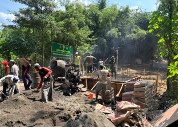 Semangat Kebersamaan, TNI dan Warga Bangun Pondasi Jembatan Garuda Kauman