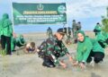 PEDULI KELESTARIAN LINGKUNGAN, PERSIT KODIM MERAUKE TANAM RATUSAN MANGROVE DI PANTAI PAYUM