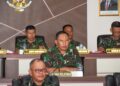 Jaga Kebugaran Tubuh, Dankolatmar Melaksanakan Renang Militer