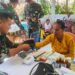 ‎Aksi Nyata Yonarmed 12 Kostrad, Berbagi Bubur Kacang Hijau dan Cek Kesehatan Warga