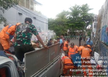 Grebek Sampah ,Kodim 0502/JU Wujudkan Lingkungan ASRI di wilayah TPS Koramil 02/Penjaringan