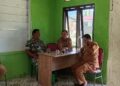 Pertemuan Hangat Babinsa Serma Tumpal Padang dan Kades, Perkuat Kolaborasi Bangun Desa