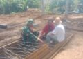 Ngopi di Lokasi Pembangunan KDKMP Desa Prongil, Babinsa 06/Kerajaan Suntik Semangat dan Cek Progres