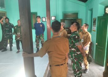 Danramil 03 Serengan Dampingi Sekda Kota Surakarta Cek Rumah Pahlawan Brigjen Slamet Riyadi Yang Mau Di Rehab