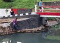 Babinsa Turun Tangan, Pembangunan Jembatan Garuda Dikebut Lewat Gotong Royong Warga