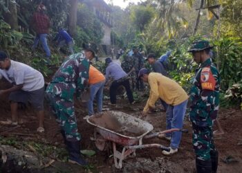 Setelah Tertutup Longsor, Akses Dusun Ngukir Kembali Terbuka Berkat Gotong Royong TNI dan Warga