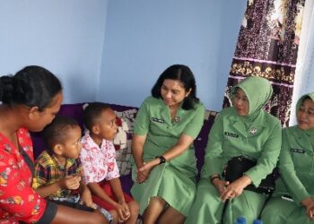 Sentuhan Kasih Persit KCK PD XVIII/Kasuari Hadir Menguatkan Keluarga Prajurit