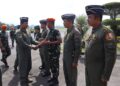 Komandan Brigade Parako 2 Pasgat Sambut Kedatangan Kasau Dalam Rangka Pengecekan Kesiapan Operasi di Lanud Abdulrachman Saleh