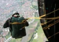 Siswa Komando Korpasgat Angkatan-49 Uji Kemampuan Terjun Tempur dengan Pesawat Hercules C-130
