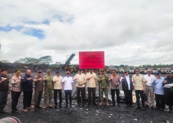 Panglima TNI Dampingi Menhan RI Tinjau Penertiban Lahan Tambang  di Kalteng
