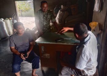 Ukur Kualitas dan Kuantitas Panen, Babinsa di Susoh Dialog Humanis dengan Pelaku Usaha Kilang Padi