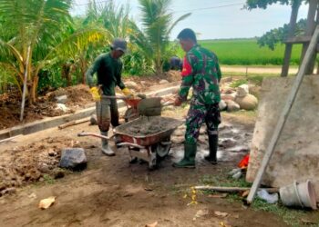 Saluran Air Lancar, Harapan Panen Meningkat: Gotong Royong Babinsa dan Warga di Madat
