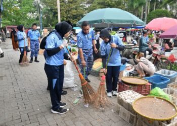 Sinergi TNI-Polri dan Masyarakat Peringati HUT ke-80 TNI AU, Lanud Sjamsudin Noor Gelar Karya Bakti di Pasar Ulin Raya Banjarbaru