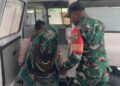 Koramil 1714-01/Mulia Menjadi Pelindung Rakyat Dampingi Evakuasi Korban Menuju RSUD Nabire