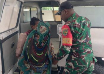 Koramil 1714-01/Mulia Menjadi Pelindung Rakyat Dampingi Evakuasi Korban Menuju RSUD Nabire