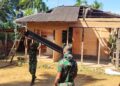 Gotong Royong Warga dan TNI Warnai Rehab Rumah Lansia di Gunung Cut