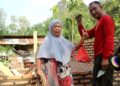 3 Hari Dikerjakan, Rumah Ibu Rugaiyah Sudah Dipasang Kusen