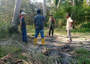 Antisipasi Sengketa, Babinsa dan Aparatur Desa Lakukan Pengecekan Batas Tanah