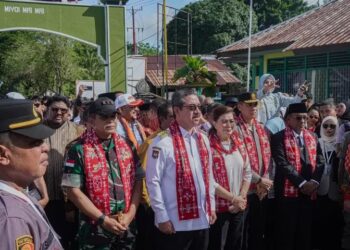 Pangdam XV/Pattimura Hadiri Pelantikan Raja Siri Sori Islam, Tegaskan Sinergi TNI Jaga Stabilitas Adat dan Kamtibmas