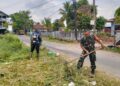 BABINSA DESA LAMA MELAKSANAKAN GOTONG ROYONG BERSAMA WARGA MEMBERSIHKAN JALAN PROTOKOL