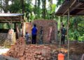 Manunggal Dengan Rakyat, Satgas TMMD Ke 128 Membangun MCK Mushola