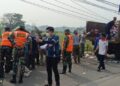 Tindaklanjuti Perintah Danrem 052/Wkr, Babinsa Koramil 08/Kronjo Bersama Komduk Aksi Bersih Sampah
