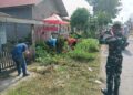 Wujudkan Lingkungan Sehat dan Bersih,Satgas TMMD 128 Gotong Royong Bersama Warga Pasar Rawa