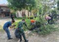Wujudkan Lingkungan Sehat dan Bersih,Satgas TMMD 128 Gotong Royong Bersama Warga Pasar Rawa
