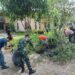 Wujudkan Lingkungan Sehat dan Bersih,Satgas TMMD 128 Gotong Royong Bersama Warga Pasar Rawa