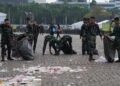 Aksi Bersih-bersih Sampah di Monas Setelah Pam May Day