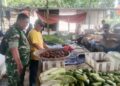 Dukung Perekonomian Rakyat,Babinsa Koramil 14/Panongan Pantau Harga Sembako