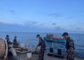 Kapal Perang TNI AL Laksanakan SAR dan Evakuasi KM Bintang Mariyos 04 di Perairan Halmahera