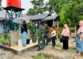 Sumur Bor Program TMMD Mulai Mengalir,Puluhan Warga Pasar Rawa Antri Mengambil Air