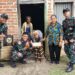 Sapa Warga Tebar Bahagia, Satgas Pamtas Yonarhanud 2 Kostrad Salurkan Sembako dan Pakaian